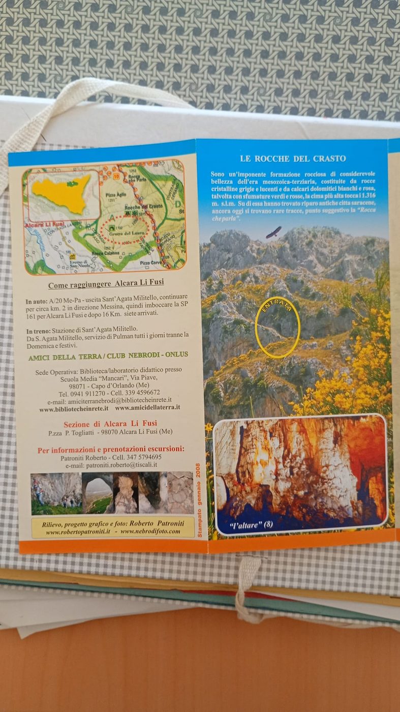 Dettaglio di stalattiti nella Grotta del Lauro